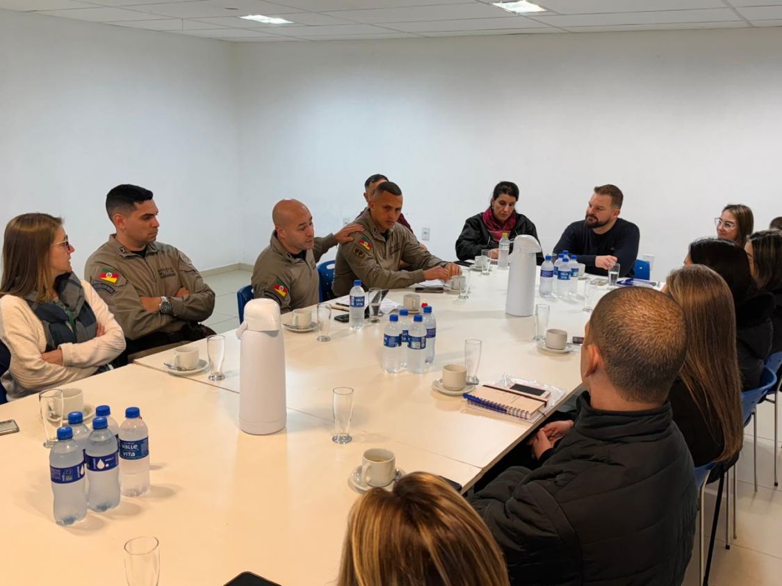 Reunião Entre Sindilojas Costa Doce e Brigada Militar Discute Segurança do Comércio Local