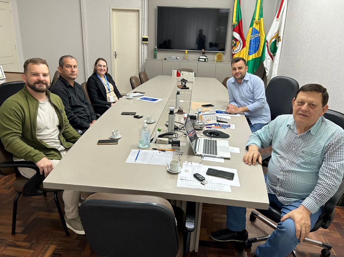 Reunião com o Prefeito de Camaquã.