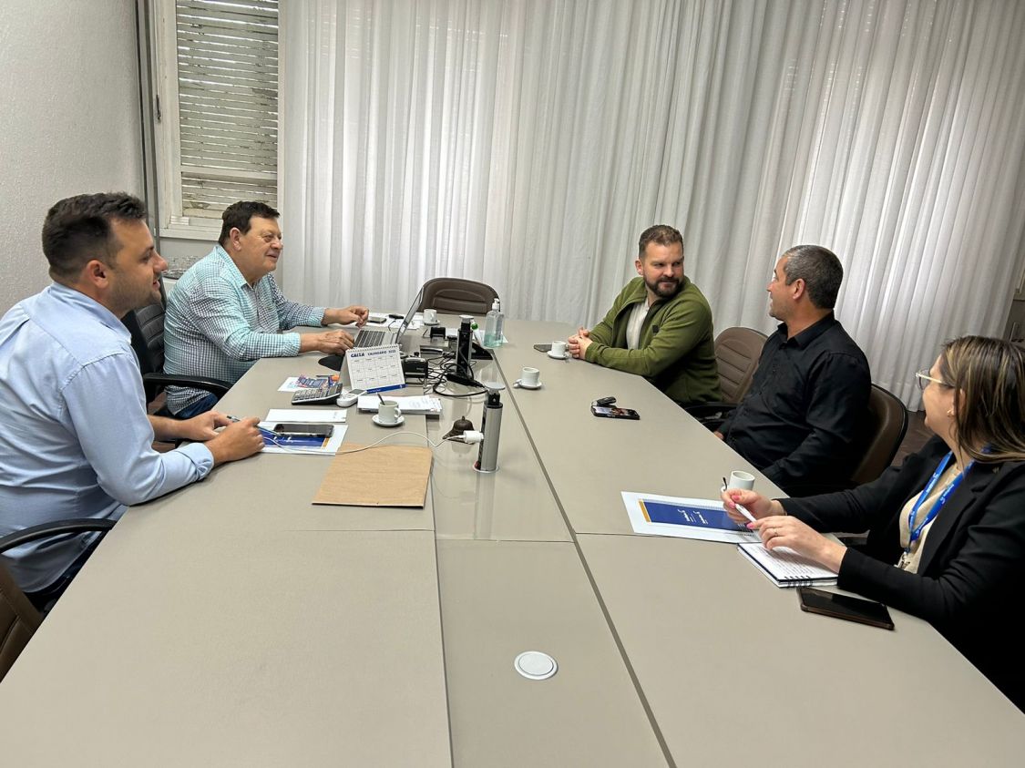 Reunião com o Prefeito de Camaquã.