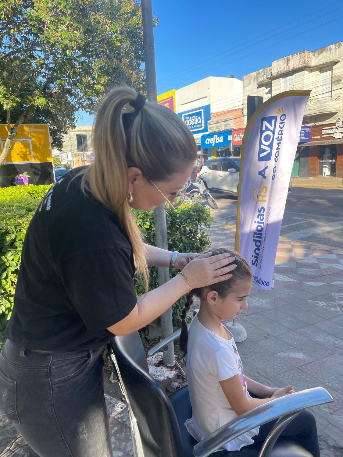 Ação de Dia das Mães movimenta Esquina Democrática de Camaquã neste Domingo #TriJuntos 