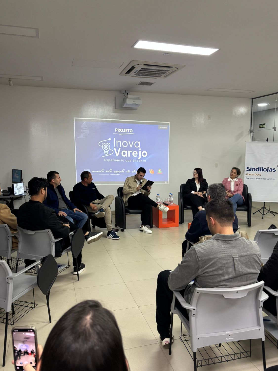 Workshop Inova Varejo reúne empresários e estudantes em Camaquã
