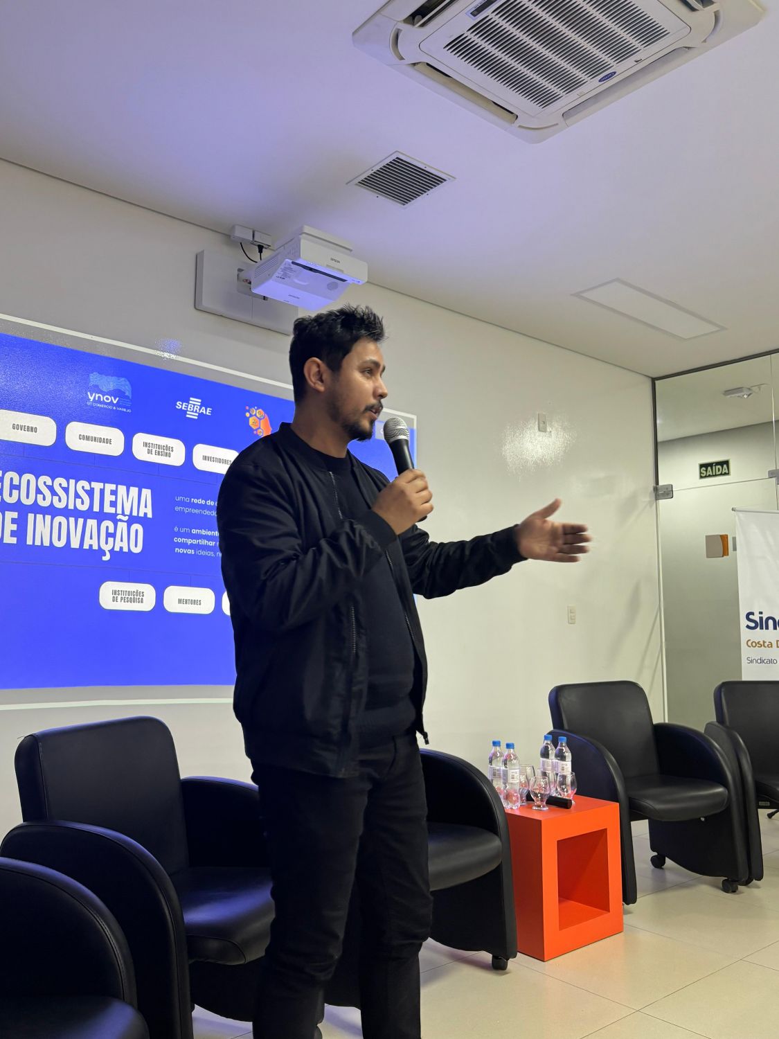 Workshop Inova Varejo reúne empresários e estudantes em Camaquã