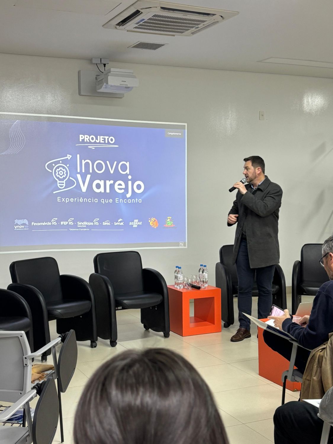 Workshop Inova Varejo reúne empresários e estudantes em Camaquã