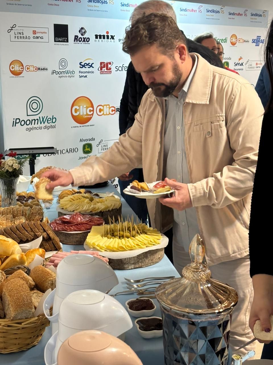 Café Colonial celebra o Dia do Contador no Sindilojas Costa Doce