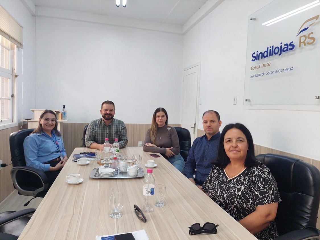 Reunião com o Sindicato dos Empregados de Pelotas.